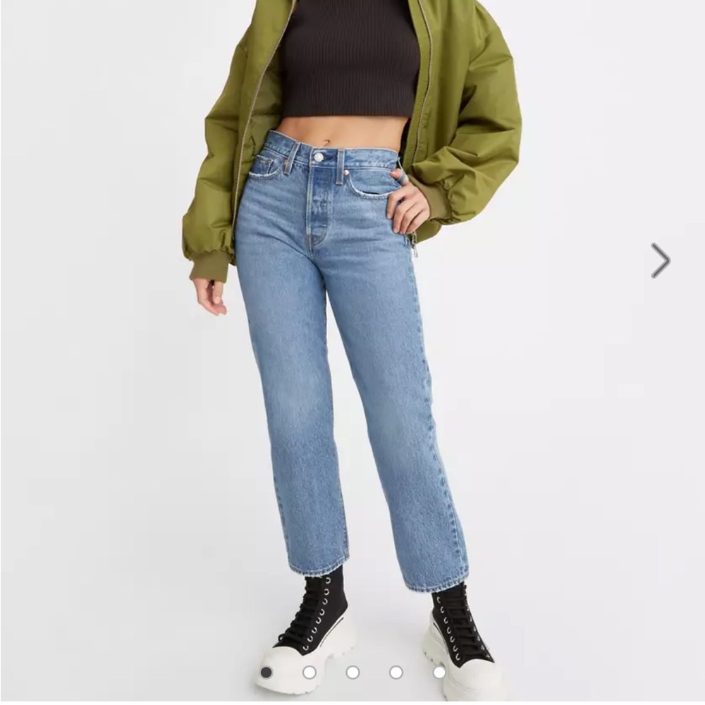 Levi’s Straight Fit Wedgie Raw Hem